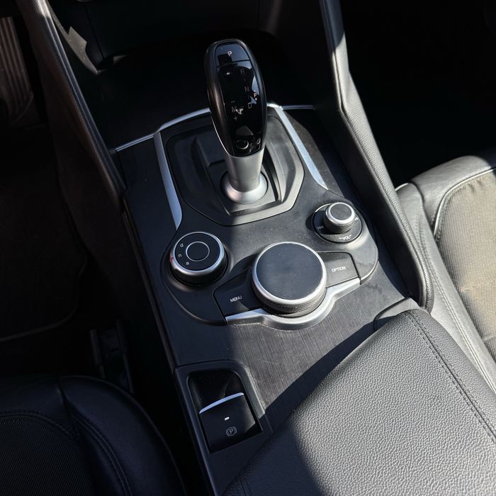 Alfa Romeo Giulia 2.2 180cv AT8