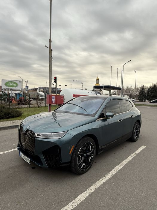 Єлектромобіль IX 2023