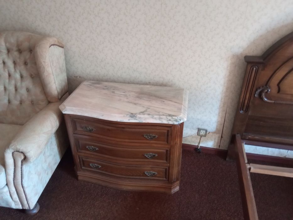 Conjunto de mobiliário de quarto de casal