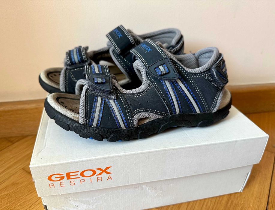 Фірмові босоніжки Geox , розмір 32.