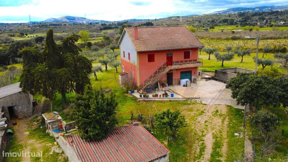 Quinta com moradia e terreno em Vale de Prazeres, Fundão