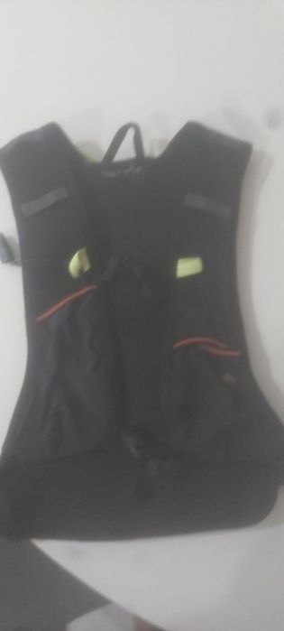 Vendo mochila de hidratação Kalenji 5L, c/ bolsa hidratação
