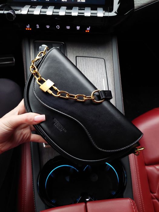 Torebki damskie w czarnym, brązowym i mlecznym kolorach