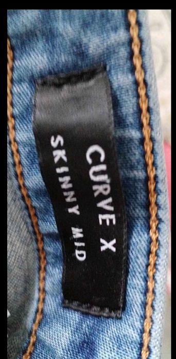 Calças Guess, Salsa, e casaco Zara