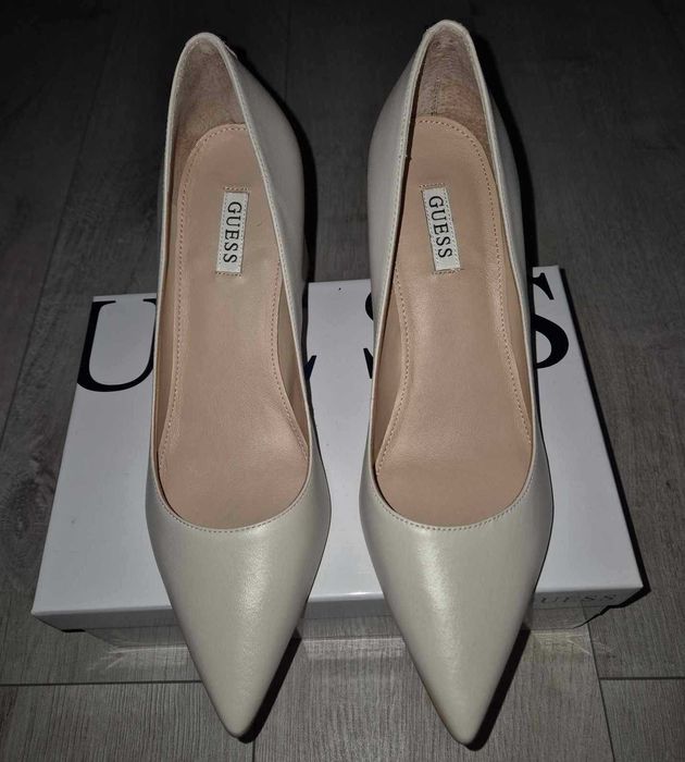 Czółenka Guess r. 40