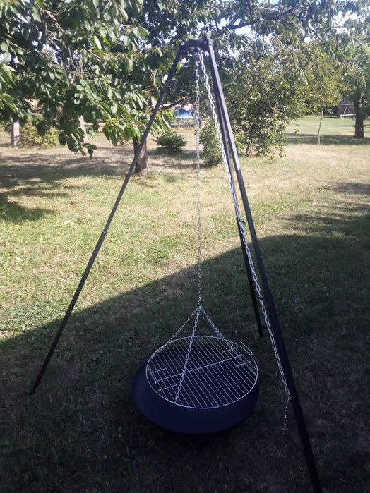 Grill ogrodowy podwieszany