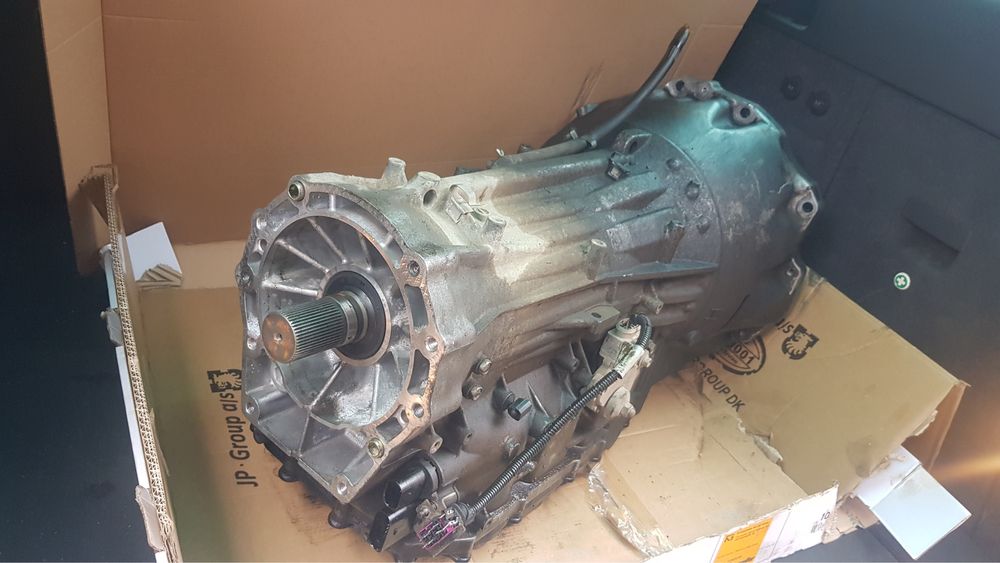 Коробка автомат з роздаткою і блоком на Volkswagen Touareg 3.0 Дизель