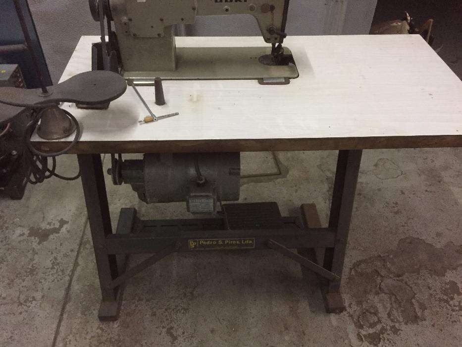 Máquina de Costura JUKI