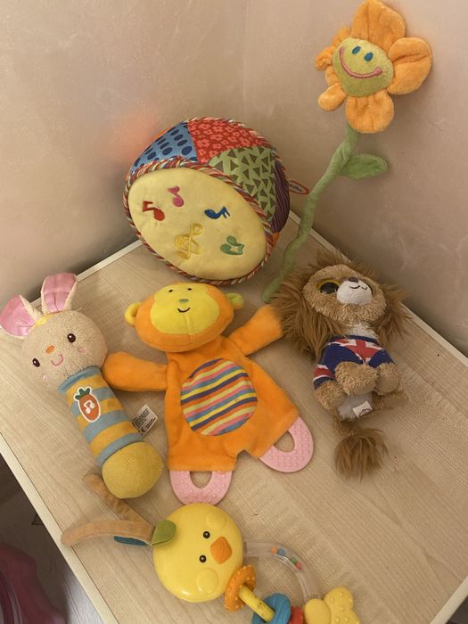 Іграшки для малечі в хорошому стані