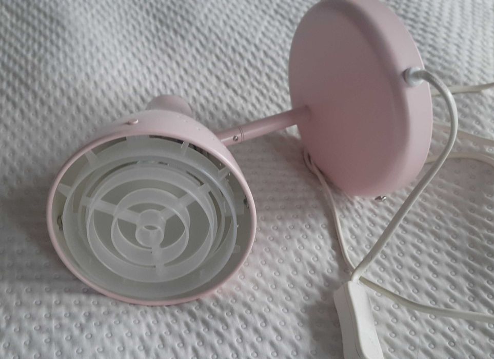 Kinkiet rózowy IKEA z zabezpieczeniem