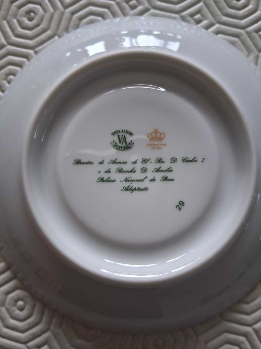 Pequeno prato de porcelana da VA, coleção Brasões de Armas