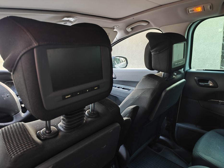 Продам сімейний мінівен Peugeot 5008 у відмінному стані, 7 місць!