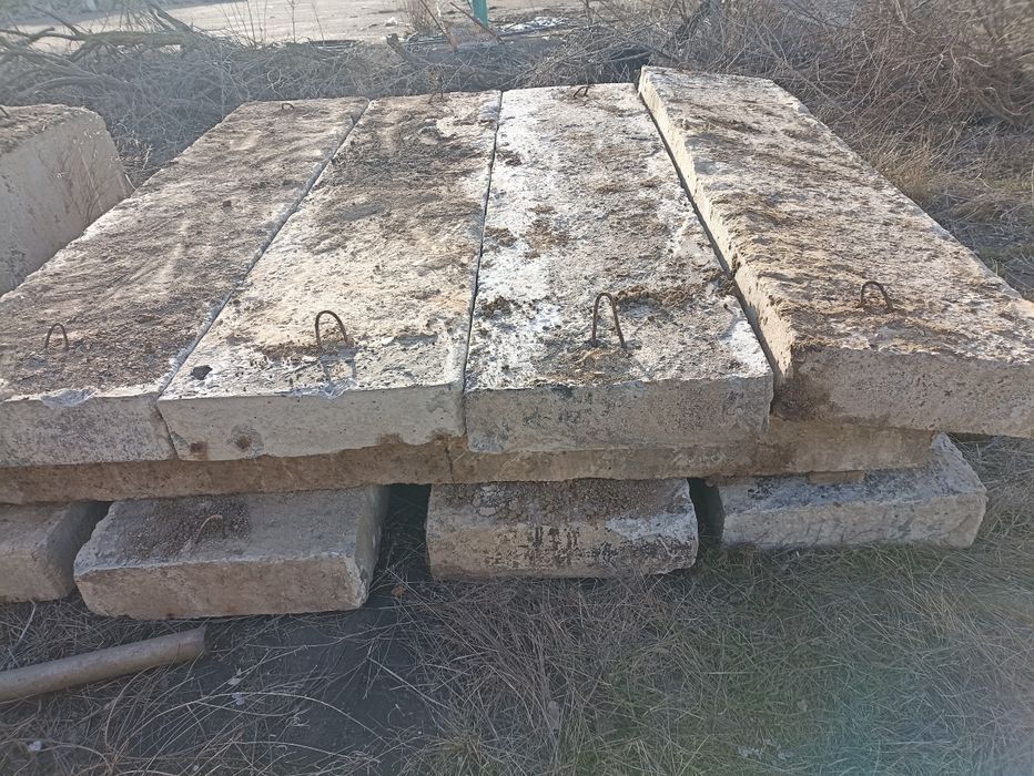 Плиты дорожные, литие 3х1,50х0,15м ,30 штук