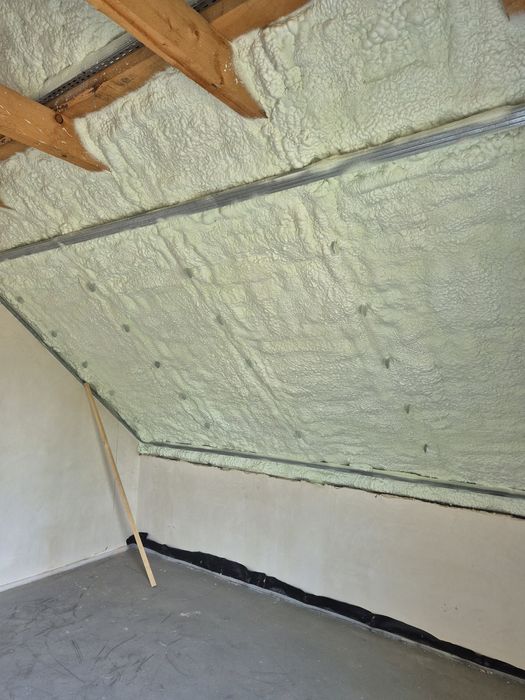 65zlm2 Ocieplanie pianką poddasza dachy chłodni ocieplenie pianką