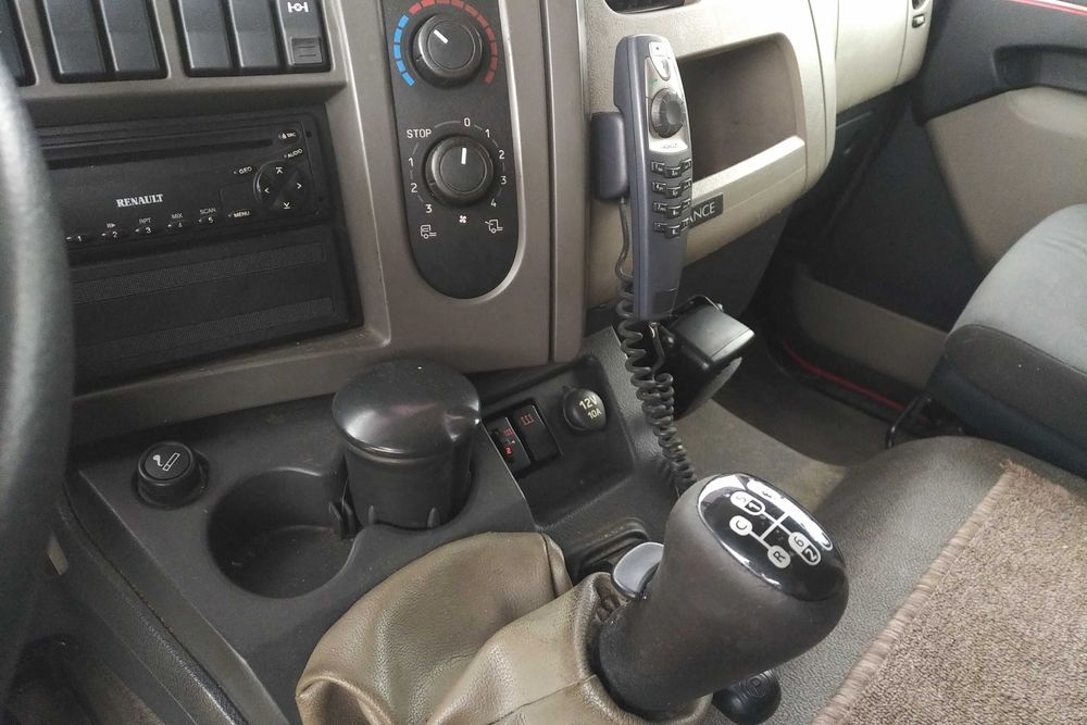 Renault Midlum 240 Caixa Fechada com Plataforma Elevatória | ZF Manual | 12 Ton | Euro 4