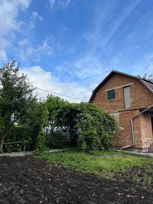 Продаж житлових будинків