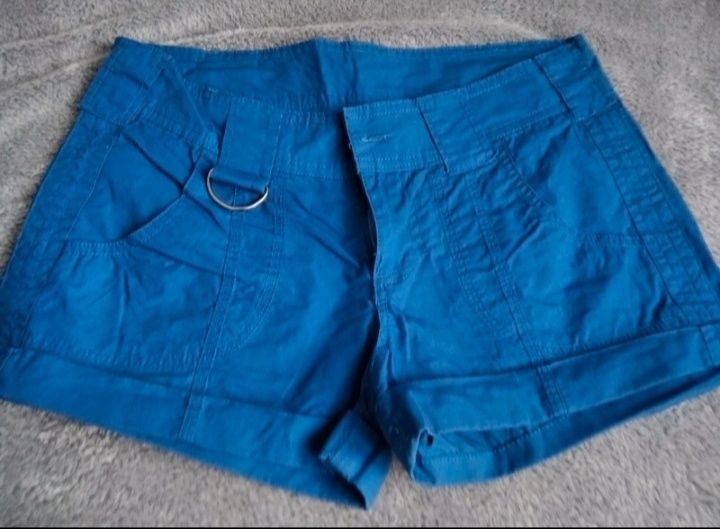Ciemnoniebieskie spodenki