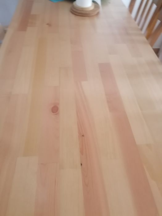 Mesa de jantar em madeira