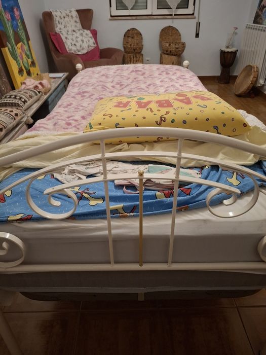 Vende cama sem colchão
