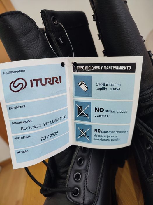 Botas pretas clima frio