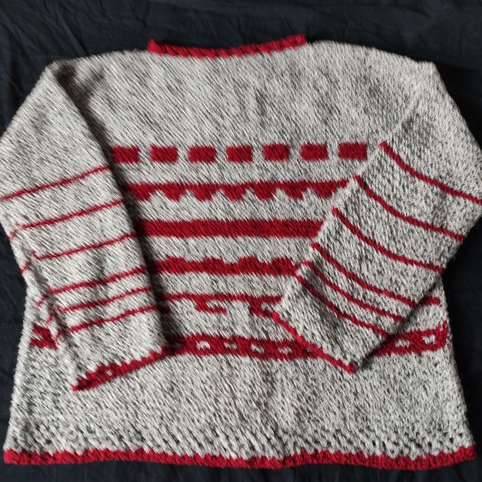 Sweter oversize na drutach  ręcznie wykonany