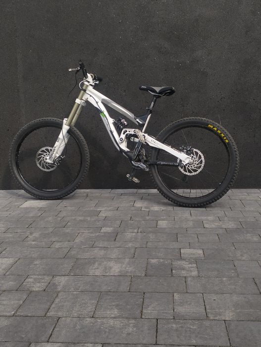 велосипед YT TUES 2012