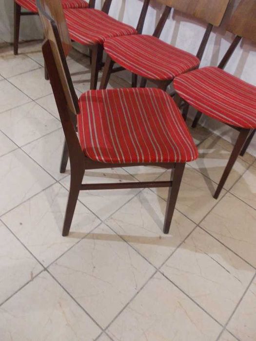 Stare drewniane krzesła z czasów PRL vintage