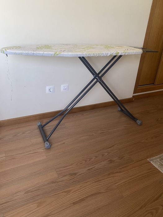 Tábua de passar roupa como nova
