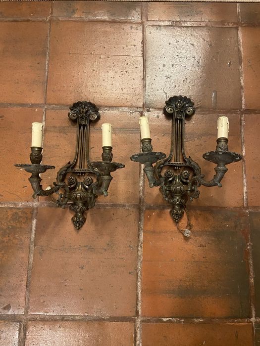 Par de candeeiros de parede em bronze