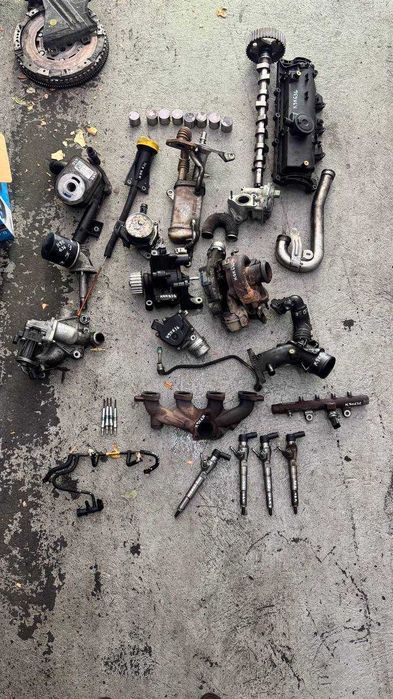 Головка блока двигуна K9K636 Nissan Renault. ГБЦ