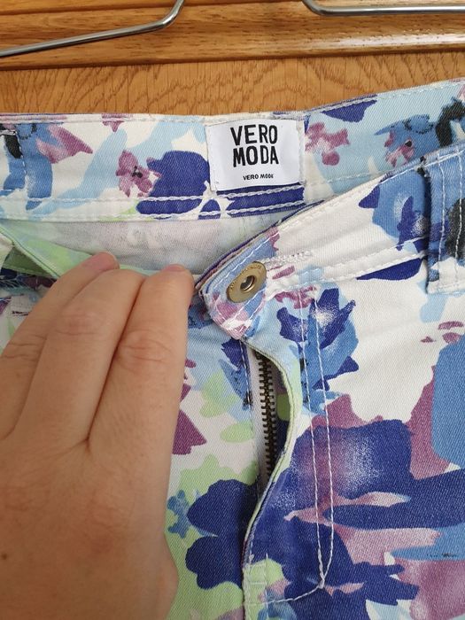 Spodenki we wzory Vero Moda rozmiar 36.