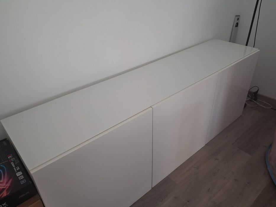 Movel aparador Branco c tres portas