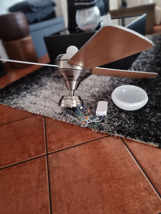 Ventoinha de Teto com luz e Alexa/Google cor Navy Níquel 110cm c/ Wi-Fi (Como Nova / Excelente Estado)