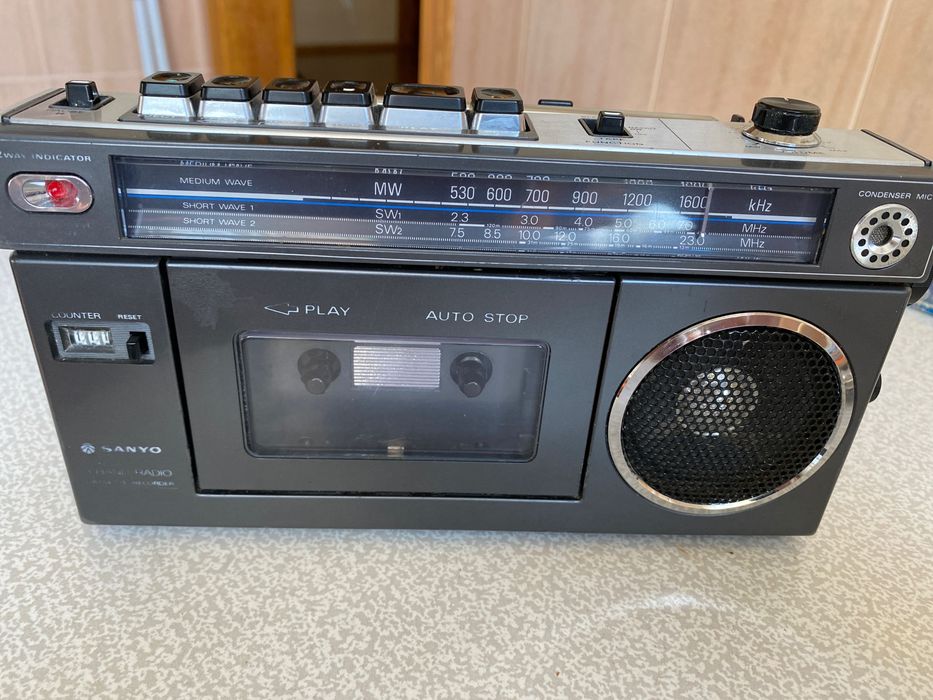Не SHARP а Sanyo.