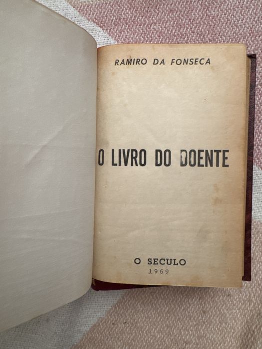 2 livros (Livro do Doente e Primeiros Socorros e Enfermagem Doméstica