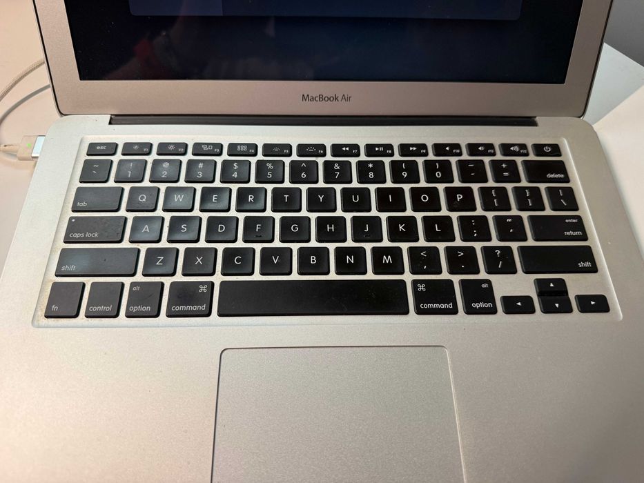 Apple MacBook Air 13” 2013 | i5 | 4 GB | SSD 256 GB | Big Sur |