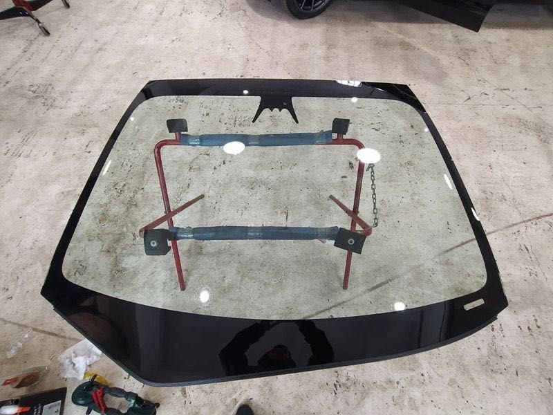 Стекло заднее  Tesla Model 3 1472925-00-B