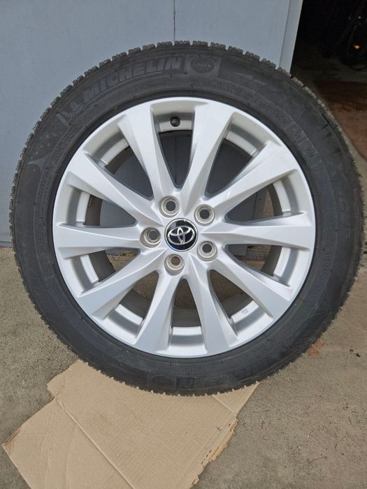 Диски оригінал Toyota Camry з зимовими шинами Michelin 215/55/17