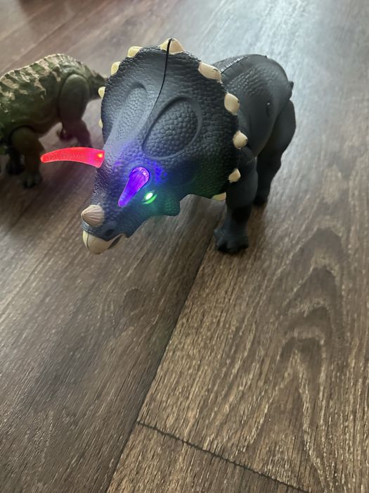 Игрушечные динозввры