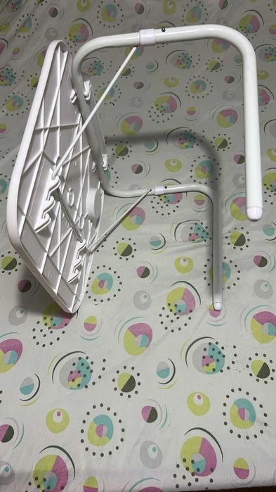 Mesa de apoio dobrável de plástico encaixe de copo e portátil