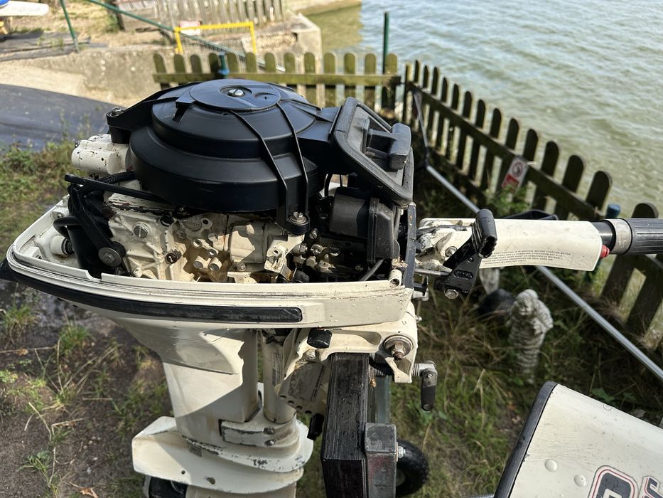 Silnik zaburtowy Johnson 9,9 KM 2 T