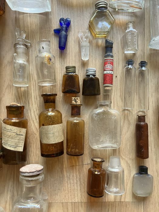 Frascos antigos farmacia e perfumes -