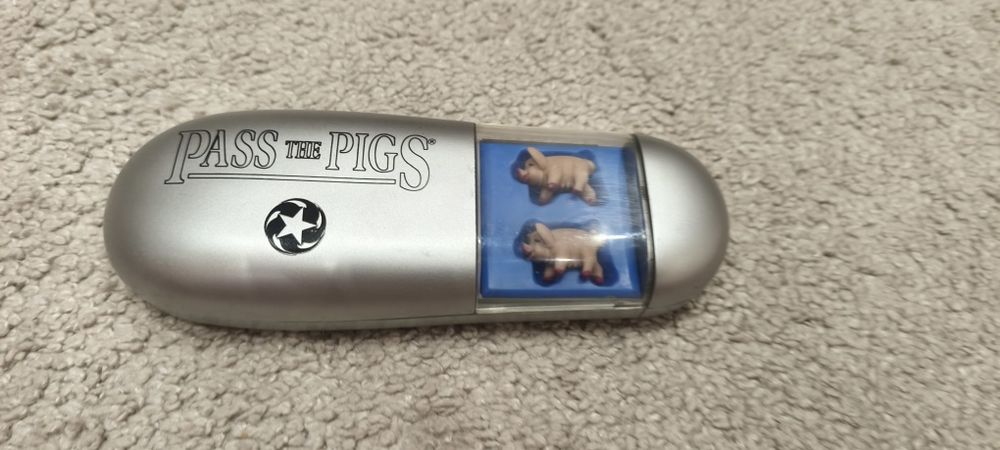 Настільна гра Pass the Pigs Original – повний комплект у дорожньому футлярі