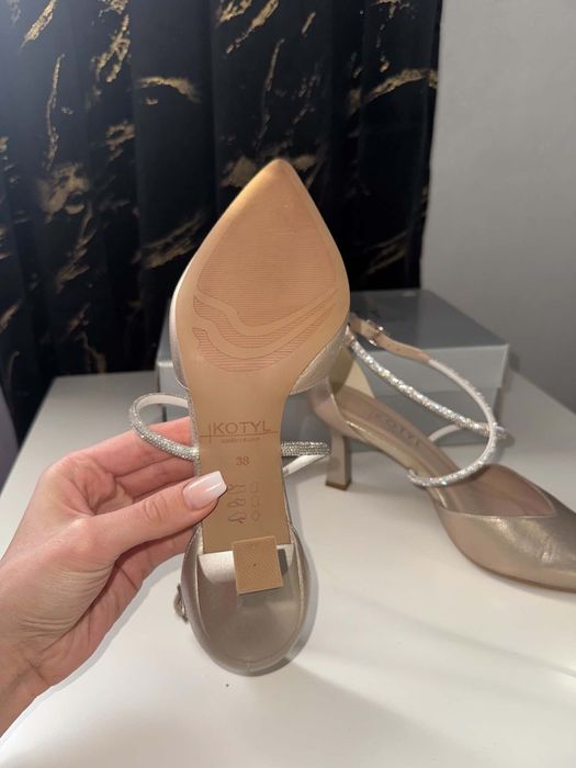 Buty ślubne kotyl