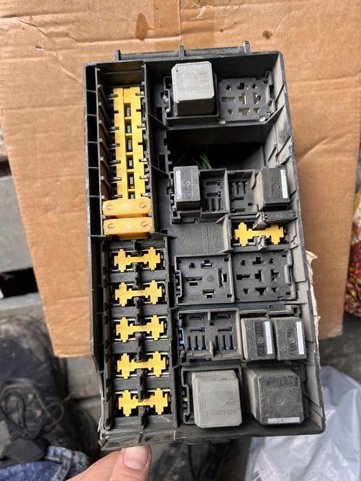 Блок предохранителей Ford Connect 1.8 TDI 2002-2013