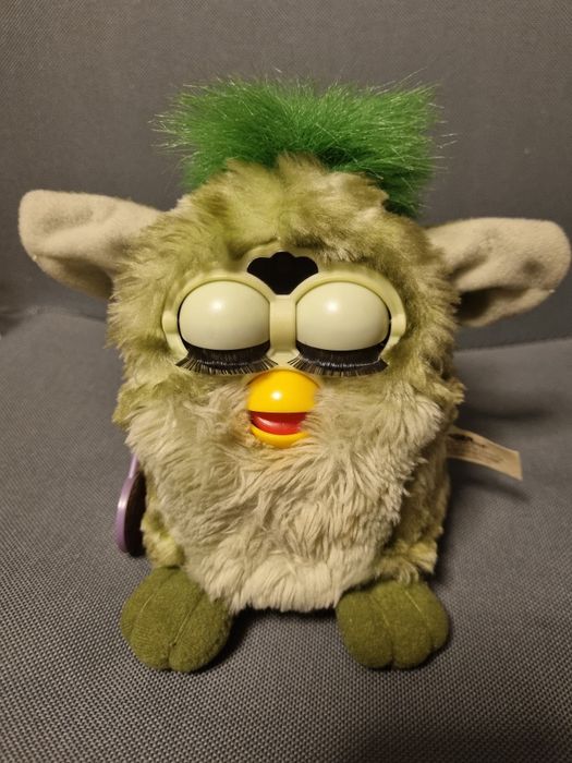 Furby - kolekcjonerska zabawka interaktywna z 1999 roku