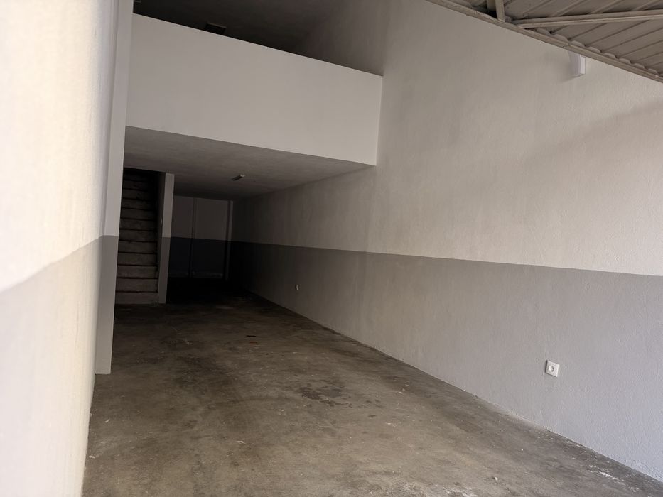 Garagem ampla 47,5 m² com mezanino | Pequeno armazém