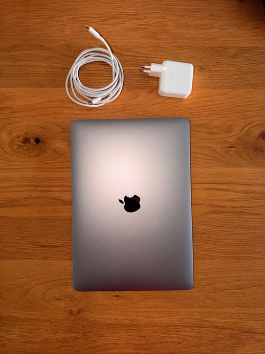 Apple - MacBook Air M1