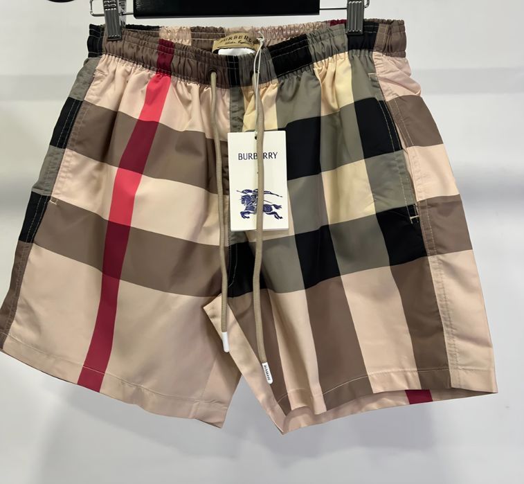 Calções de praia marca burberry