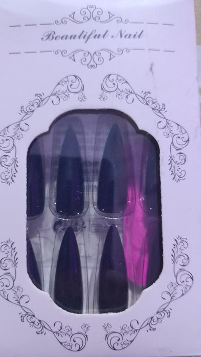 Нігті накладні .